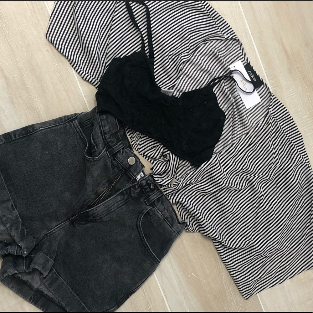 NWT - AAKAA - striped tie front crop top